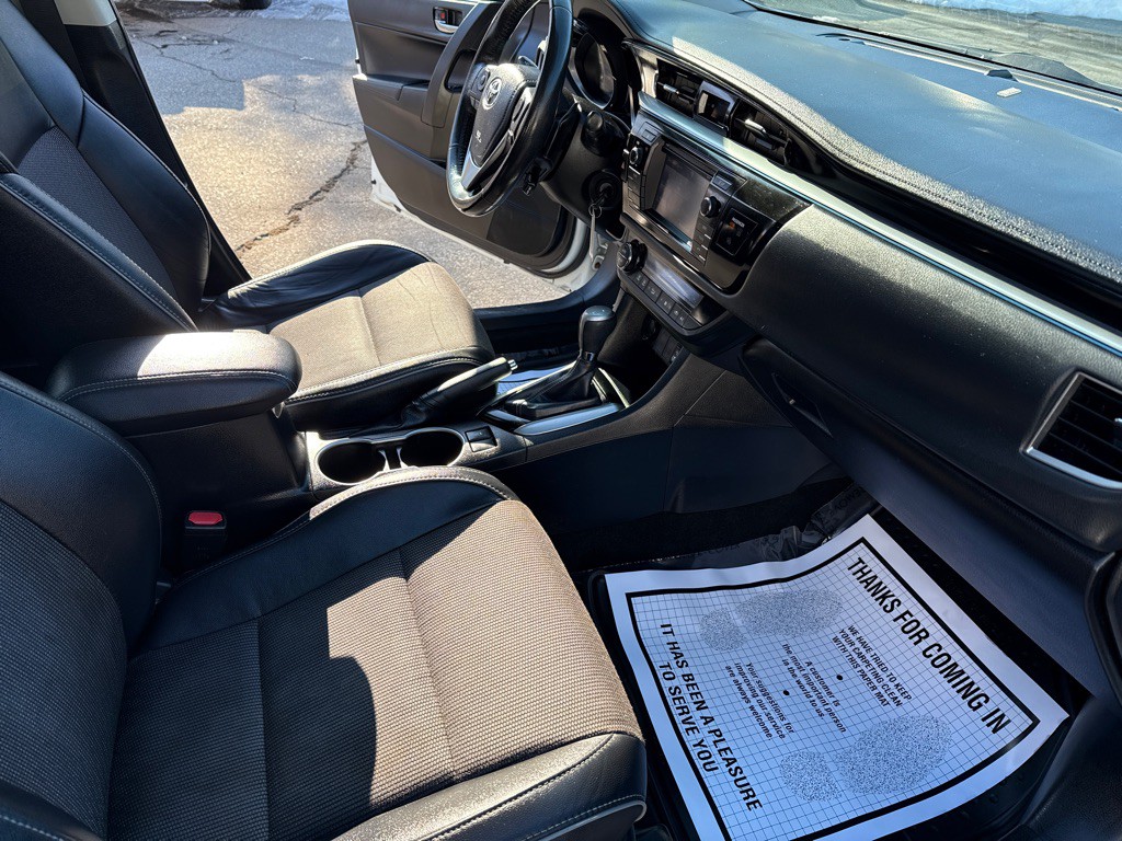 2016 Toyota Corolla Image 22