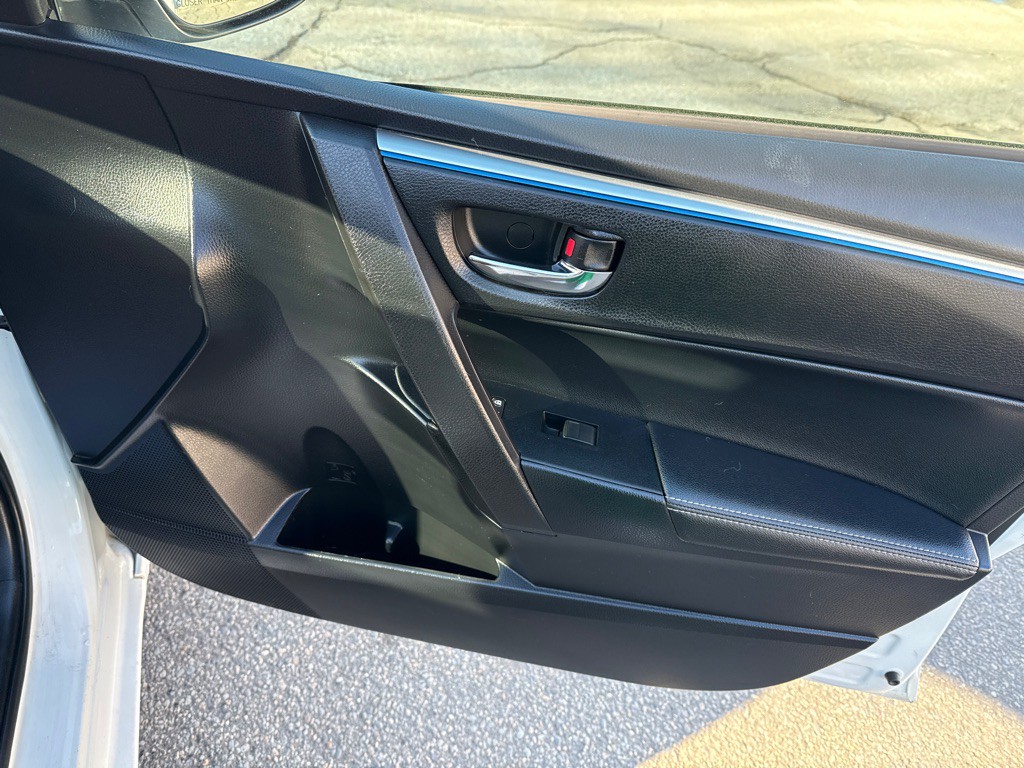 2016 Toyota Corolla Image 23