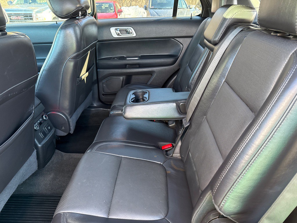 2015 Ford Explorer Image 24