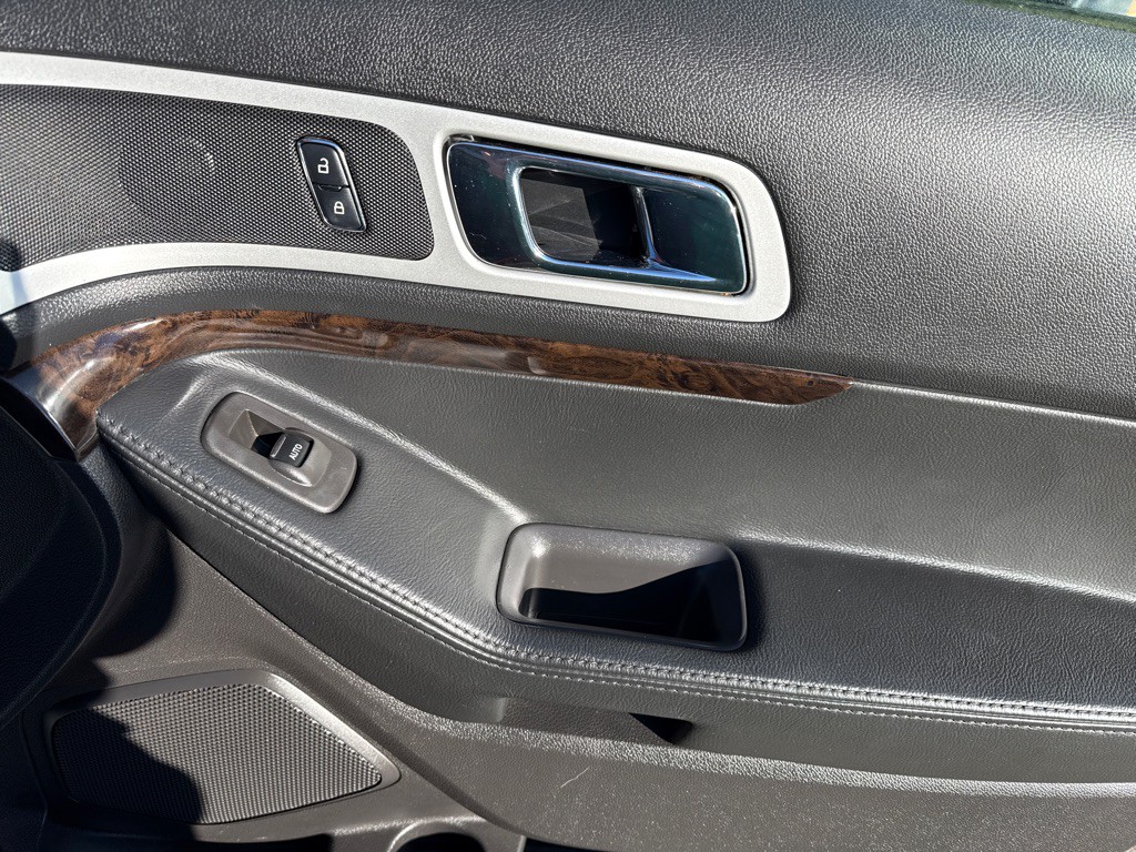 2015 Ford Explorer Image 32