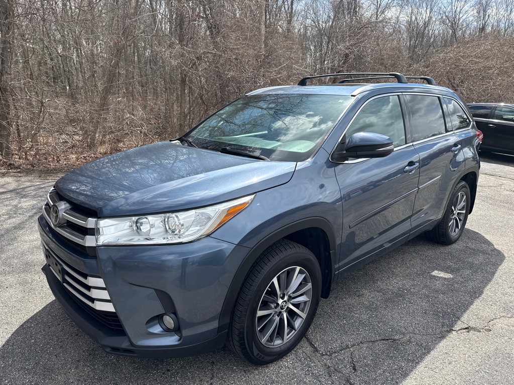 2017 Toyota Highlander Image 1