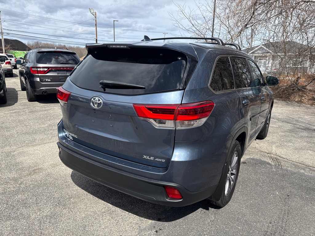 2017 Toyota Highlander Image 4