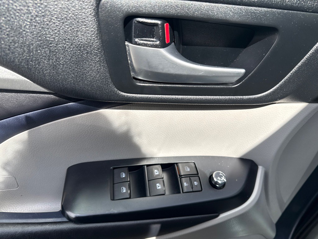 2017 Toyota Highlander Image 8