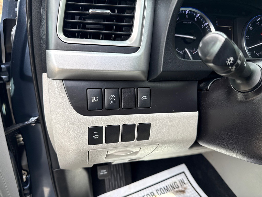2017 Toyota Highlander Image 9