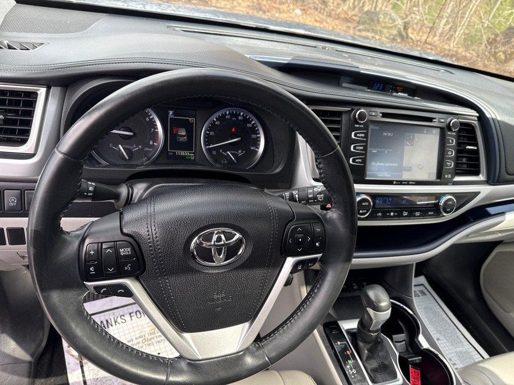 2017 Toyota Highlander Image 10