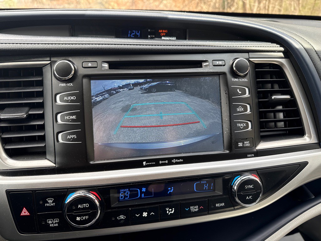 2017 Toyota Highlander Image 16