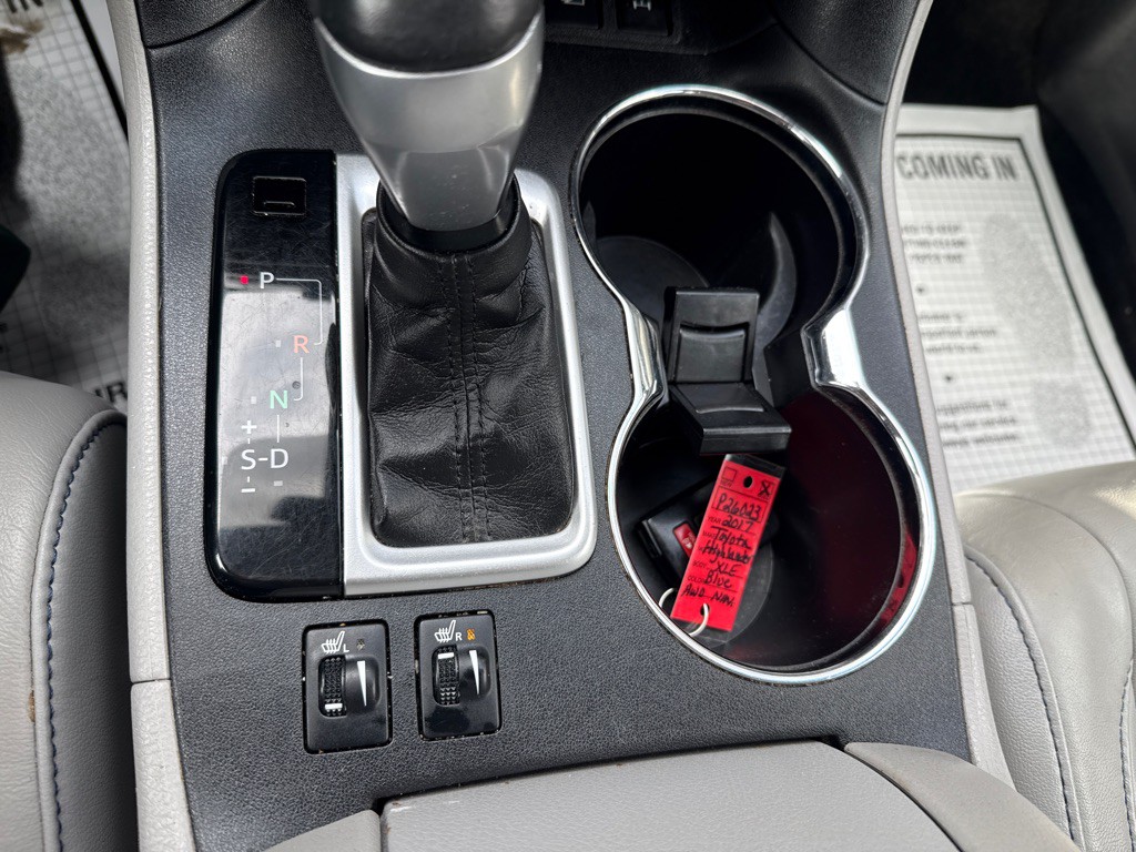 2017 Toyota Highlander Image 17