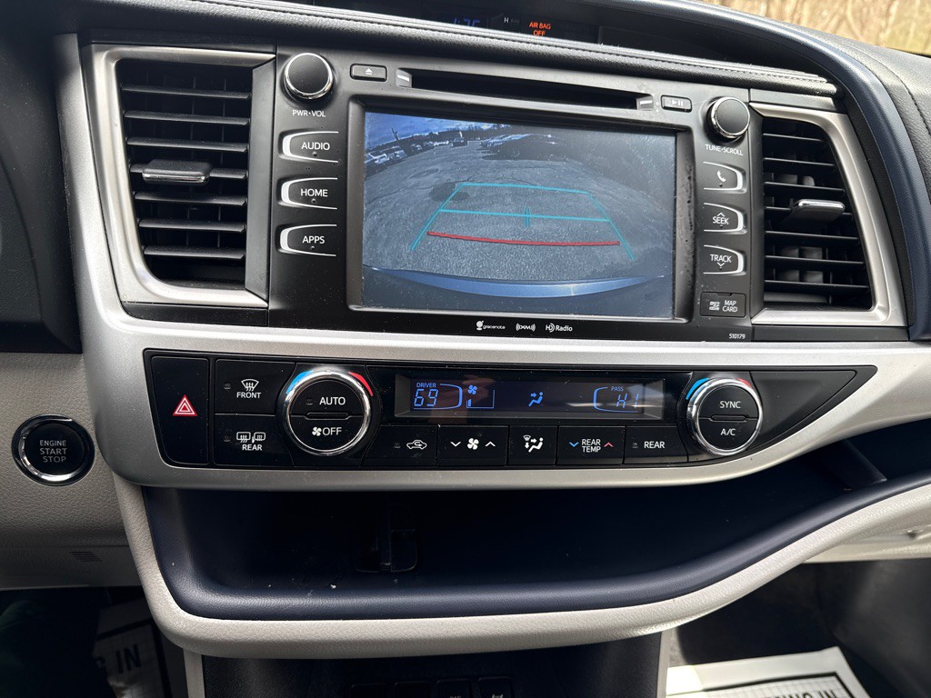 2017 Toyota Highlander Image 19