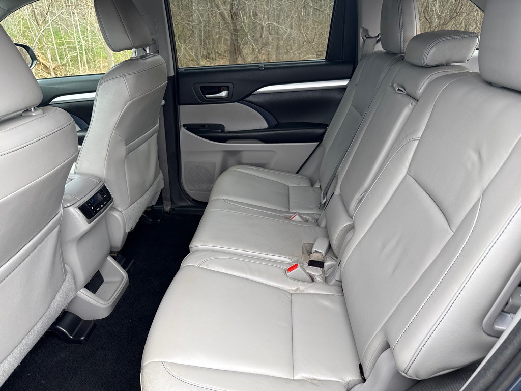 2017 Toyota Highlander Image 23