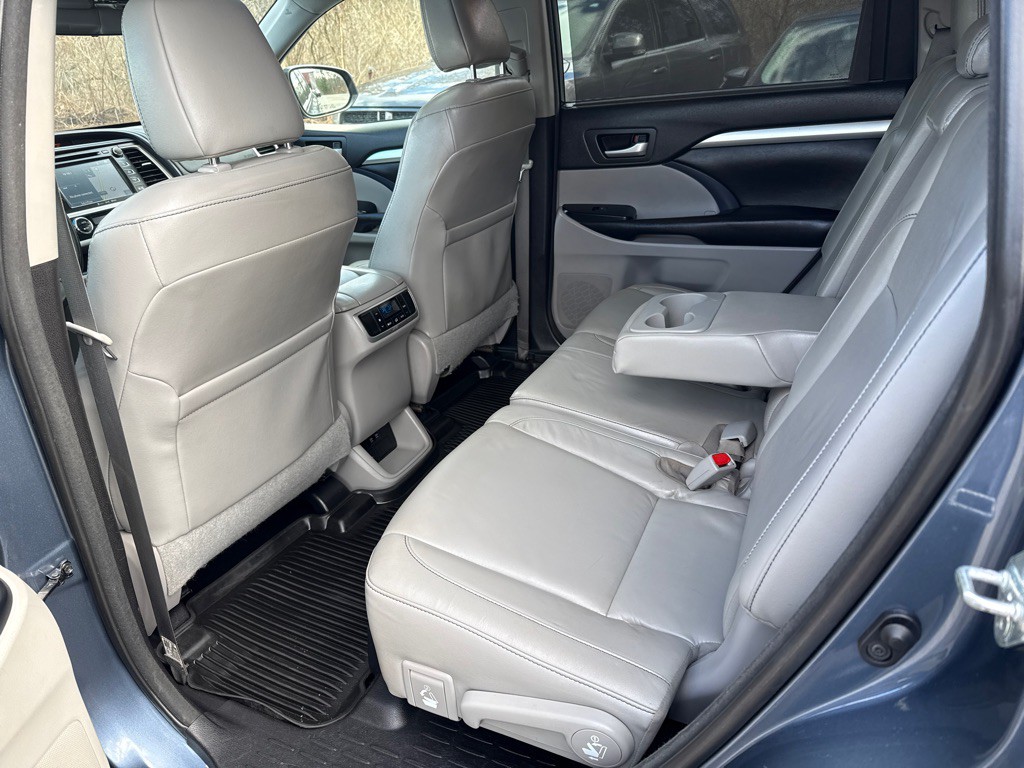 2017 Toyota Highlander Image 23