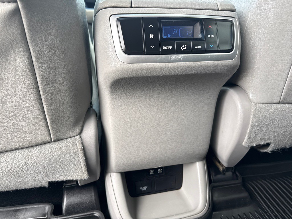 2017 Toyota Highlander Image 25