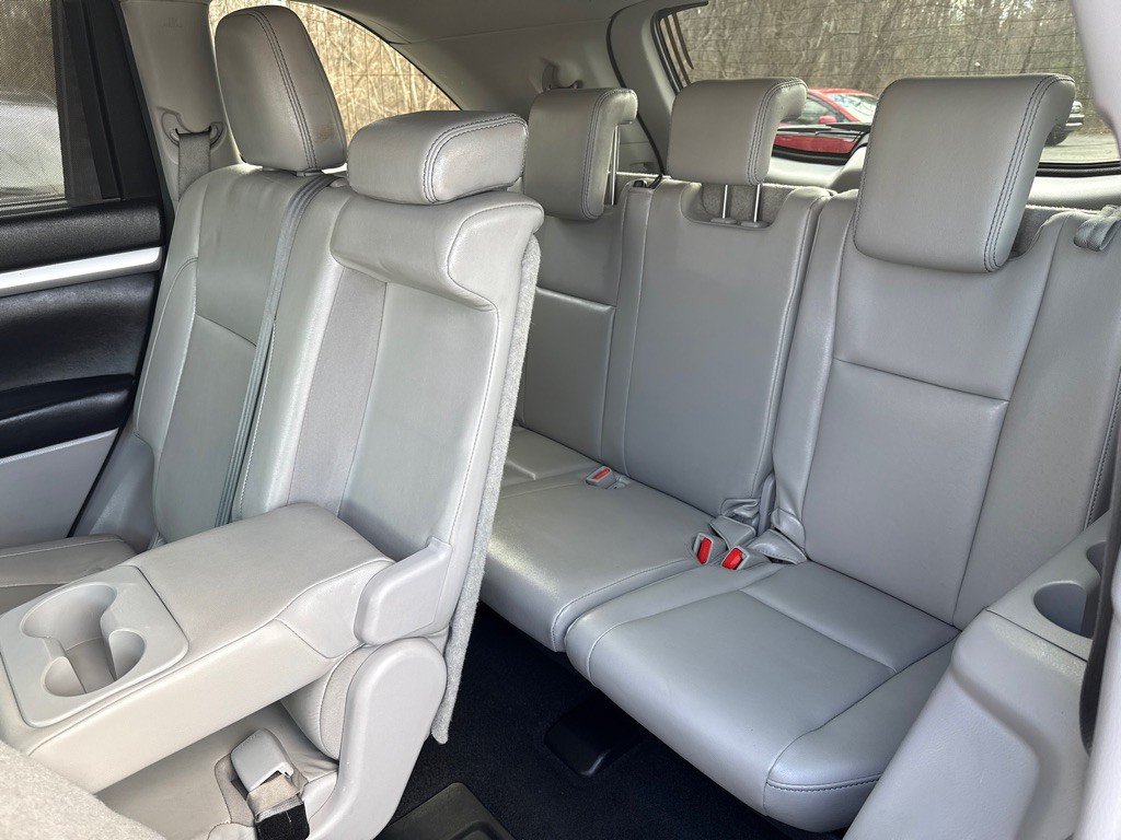 2017 Toyota Highlander Image 27