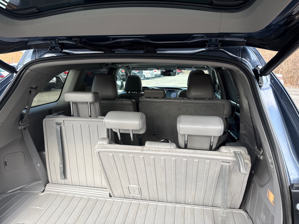 2017 Toyota Highlander Image 30