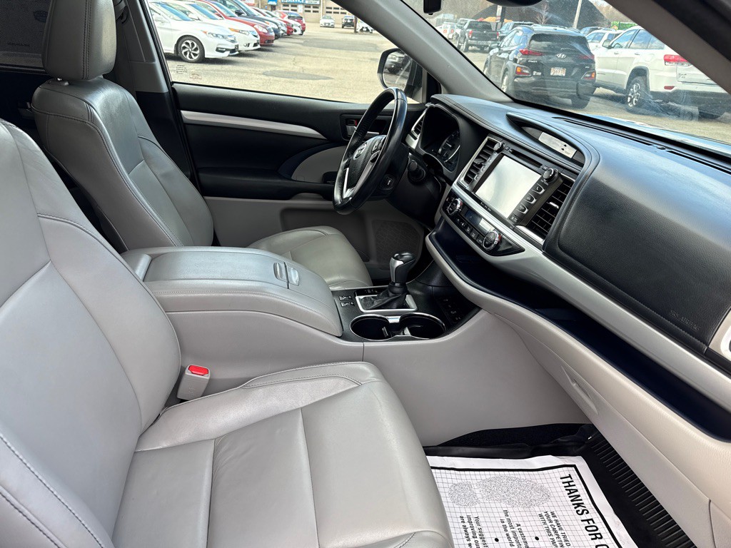 2017 Toyota Highlander Image 37