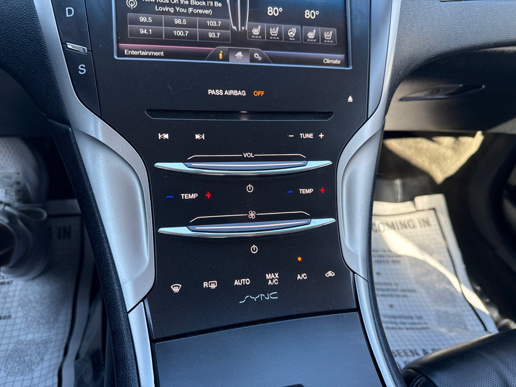 2016 Lincoln MKZ Image 16