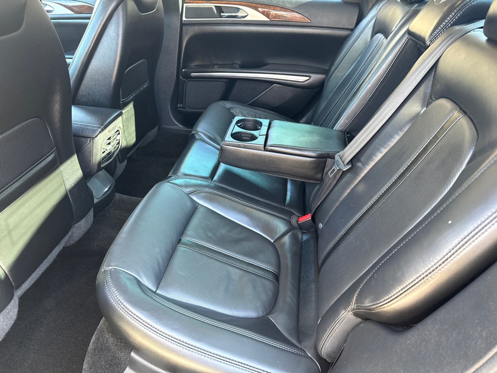 2016 Lincoln MKZ Image 24