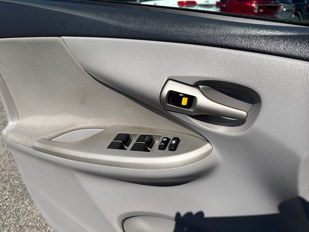 2012 Toyota Corolla Image 6