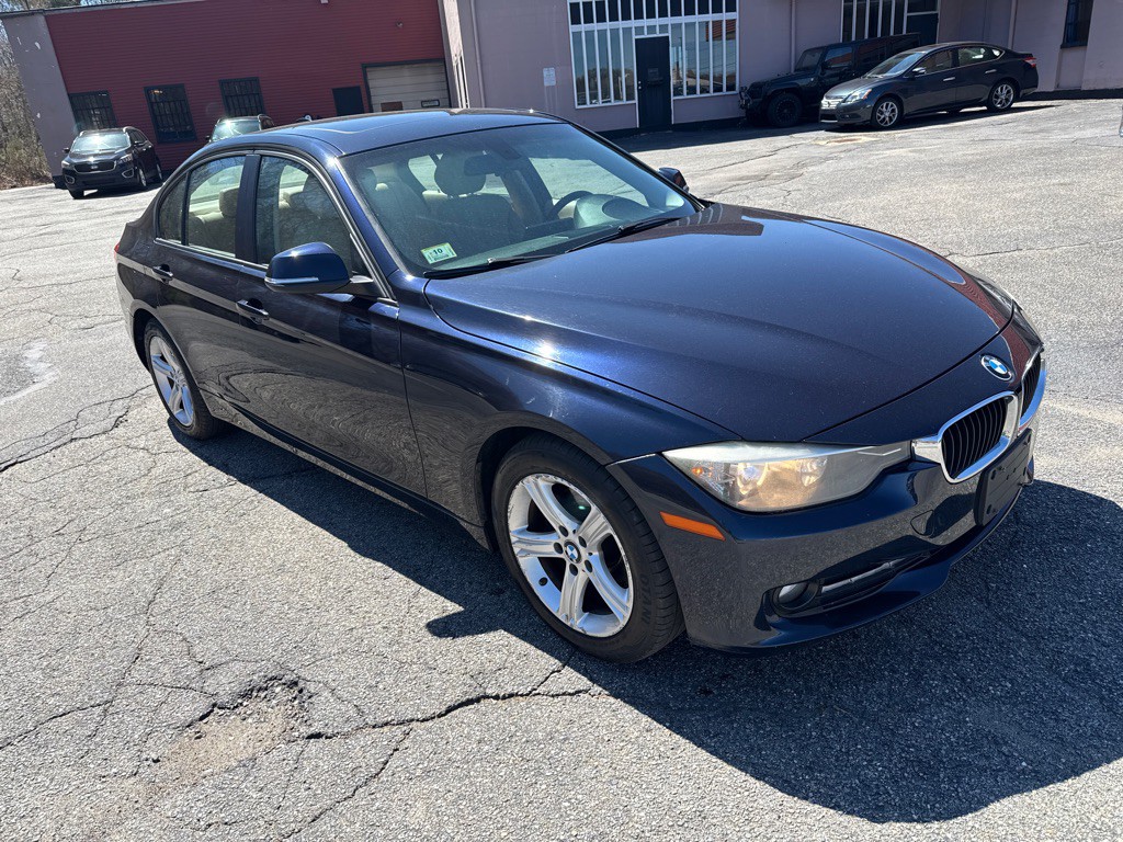 2014 BMW 3 Series Image 2