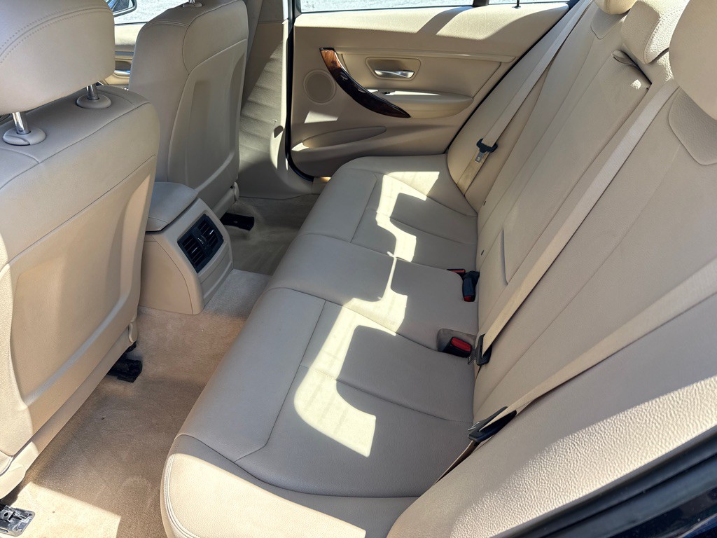2014 BMW 3 Series Image 17