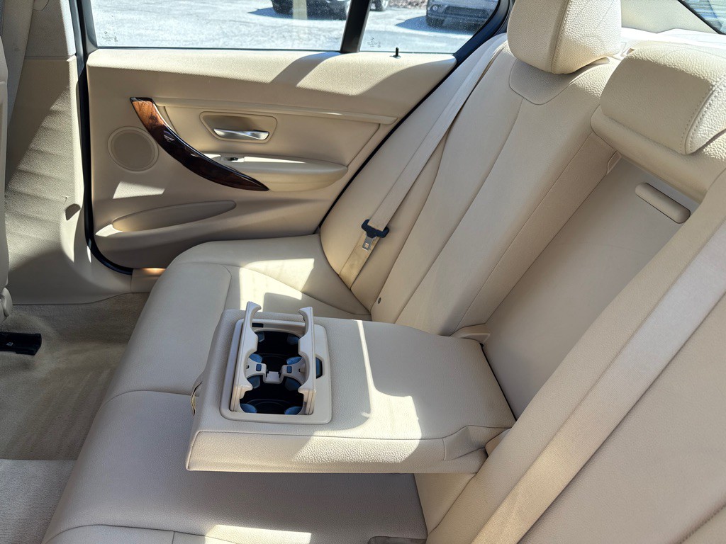2014 BMW 3 Series Image 18