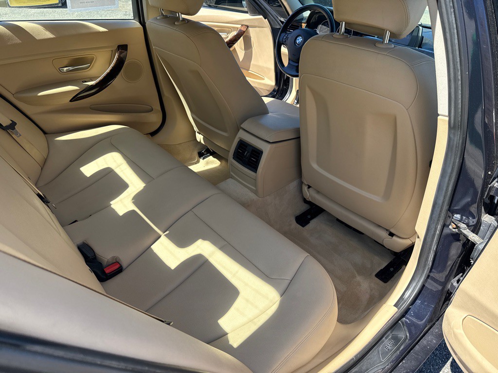 2014 BMW 3 Series Image 21