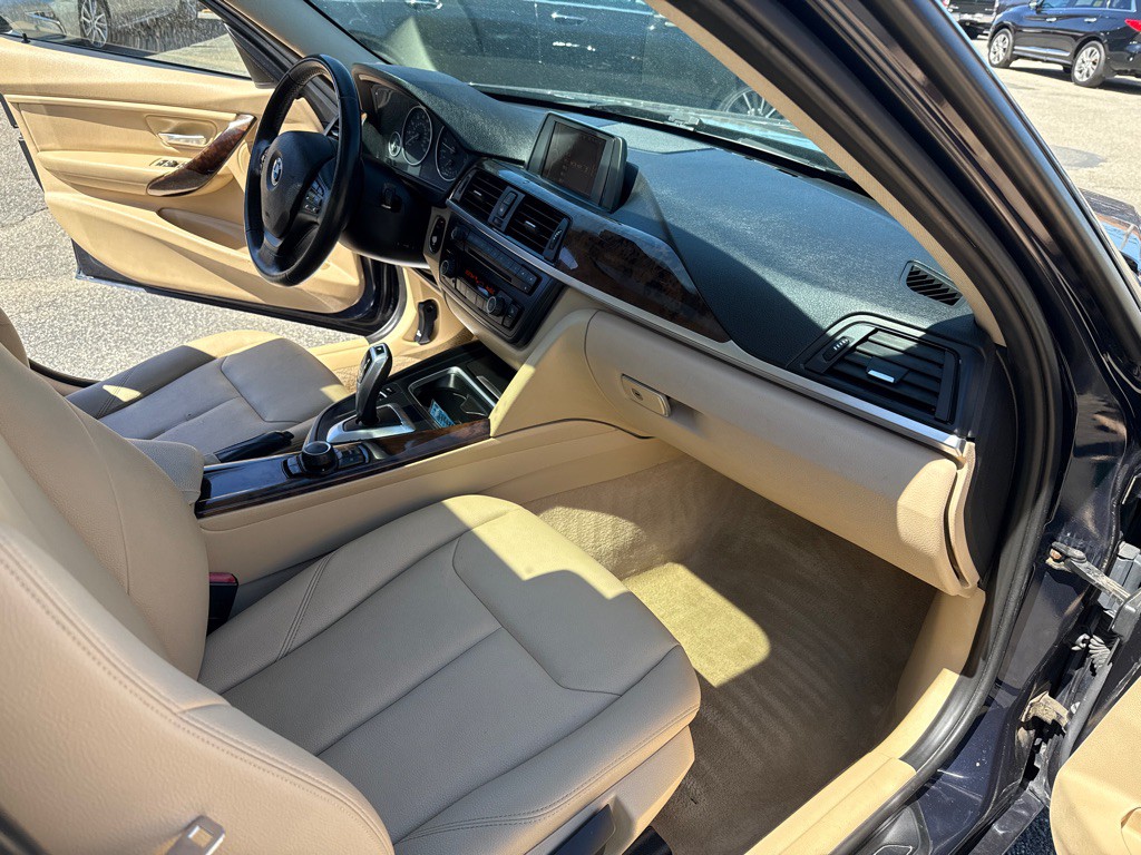 2014 BMW 3 Series Image 23