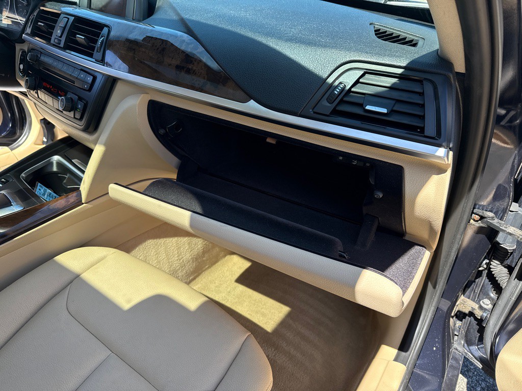 2014 BMW 3 Series Image 26