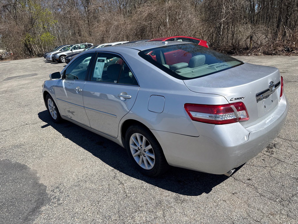 2011 Toyota Camry Image 3