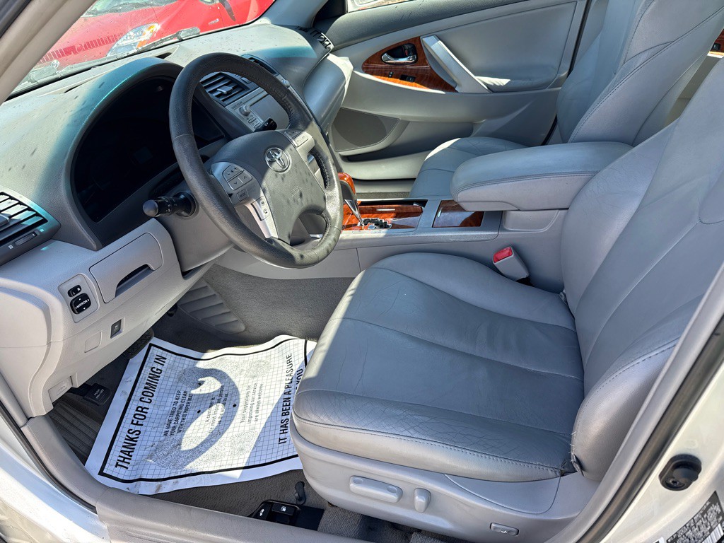 2011 Toyota Camry Image 4