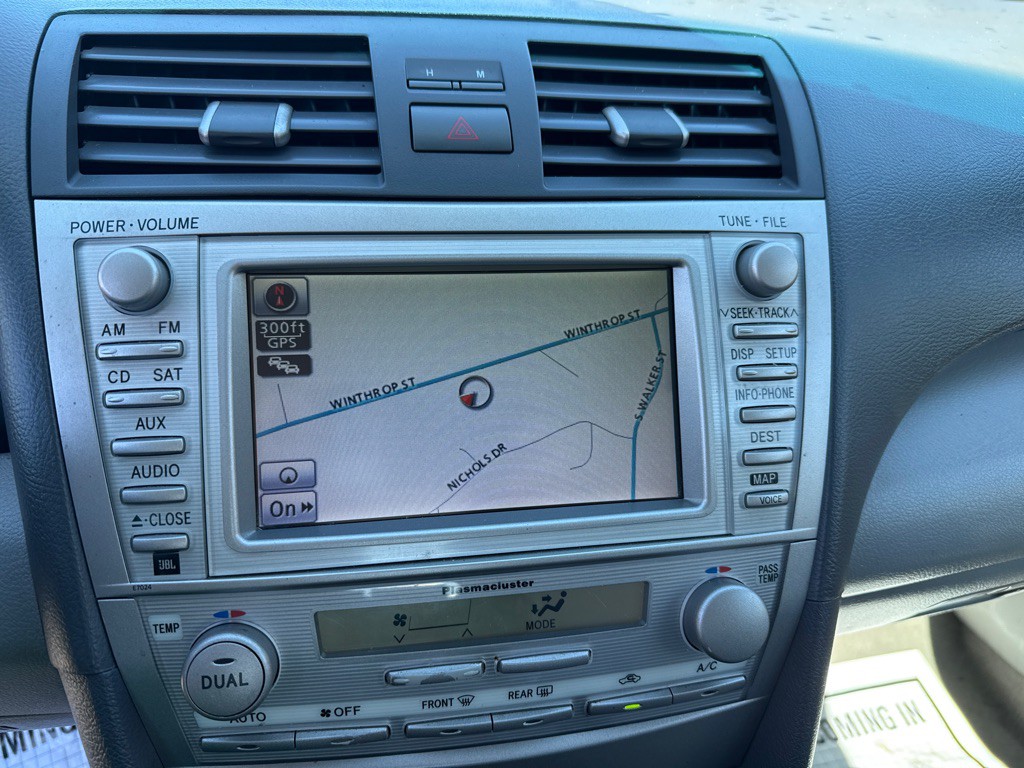 2011 Toyota Camry Image 10