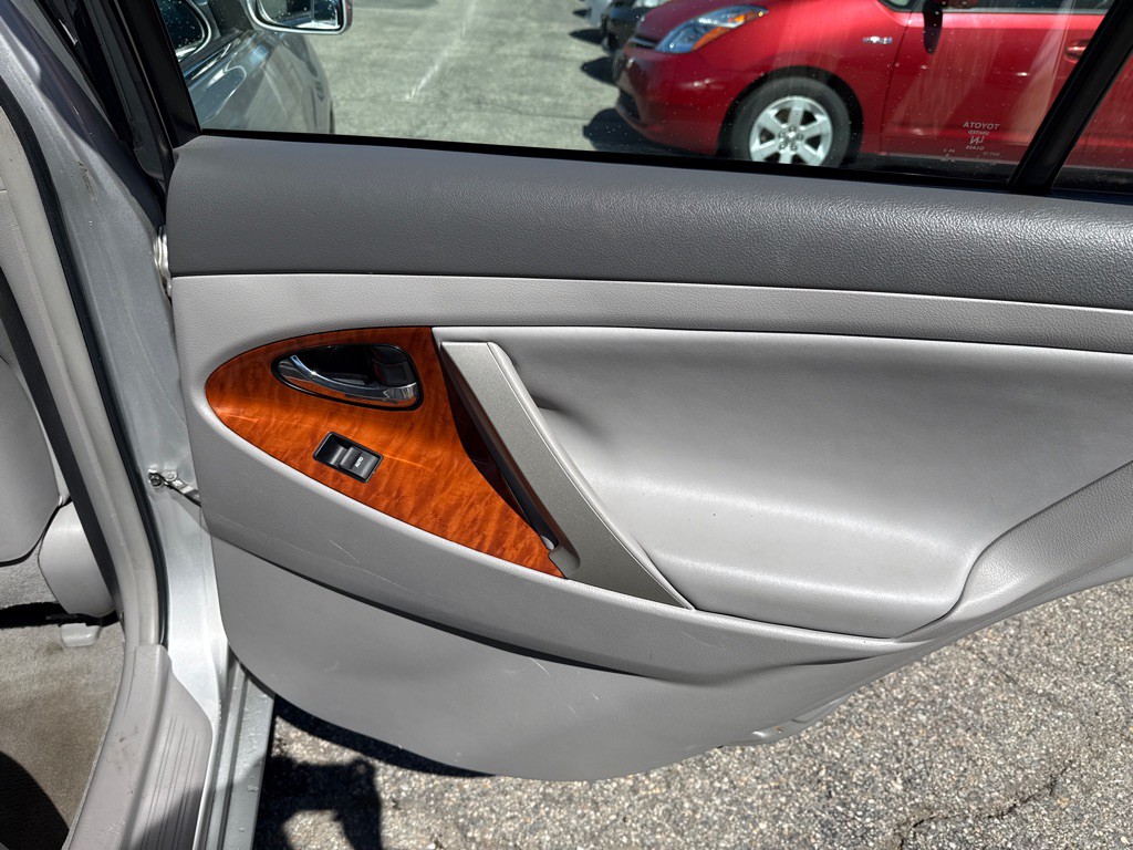 2011 Toyota Camry Image 25