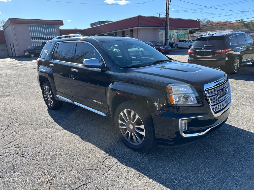 2017 GMC Terrain Image 2