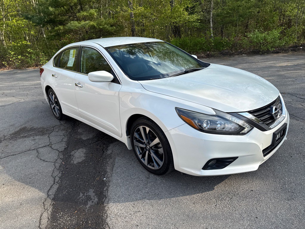 2017 Nissan Altima Image 2