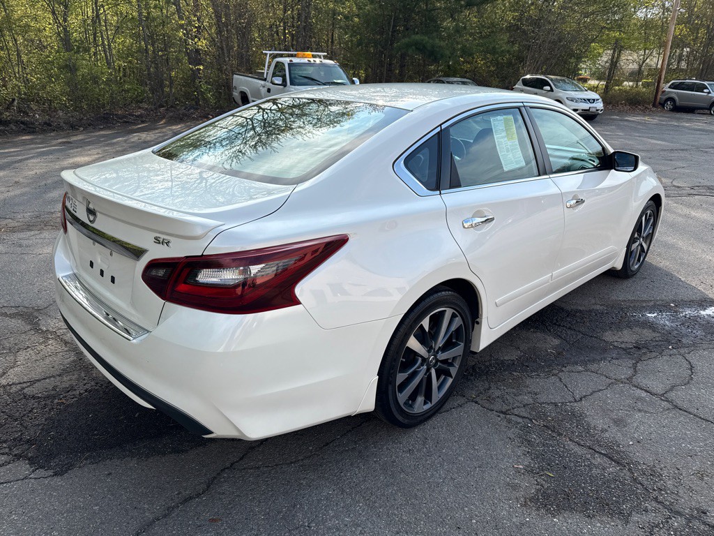 2017 Nissan Altima Image 3