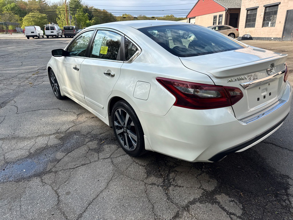 2017 Nissan Altima Image 4