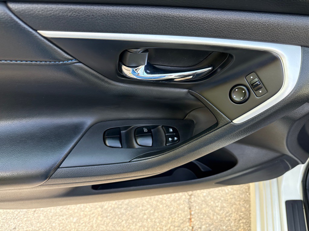 2017 Nissan Altima Image 6