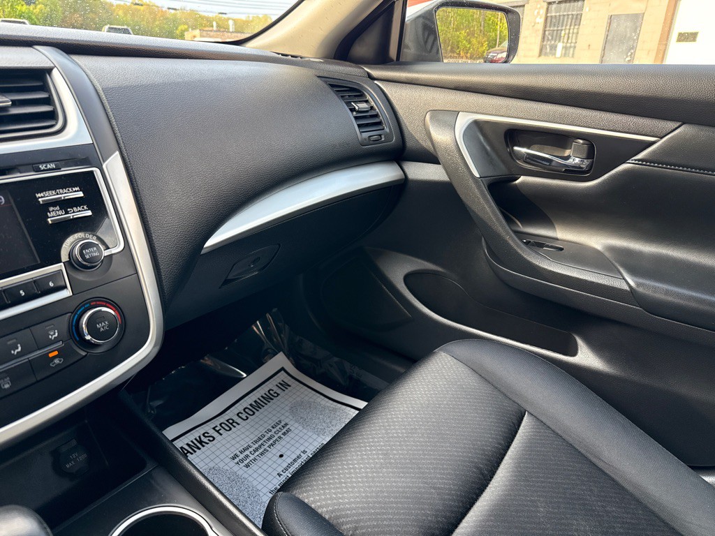2017 Nissan Altima Image 18