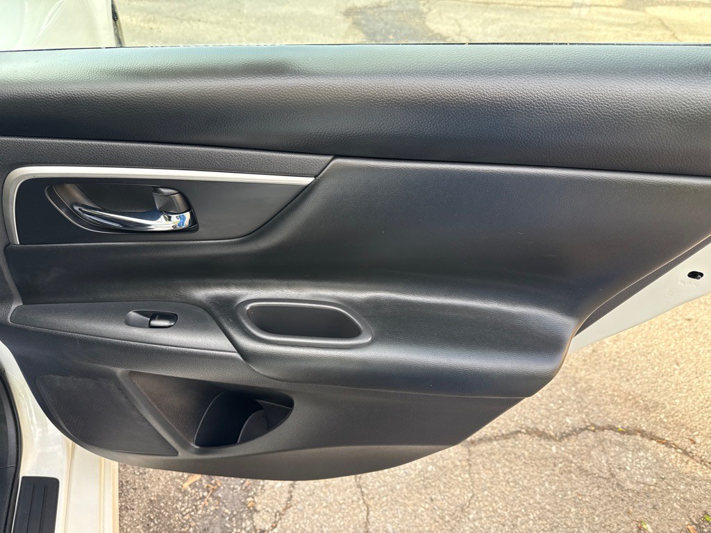 2017 Nissan Altima Image 27