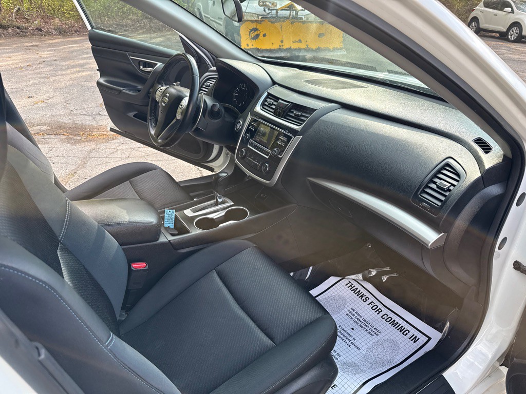 2017 Nissan Altima Image 28