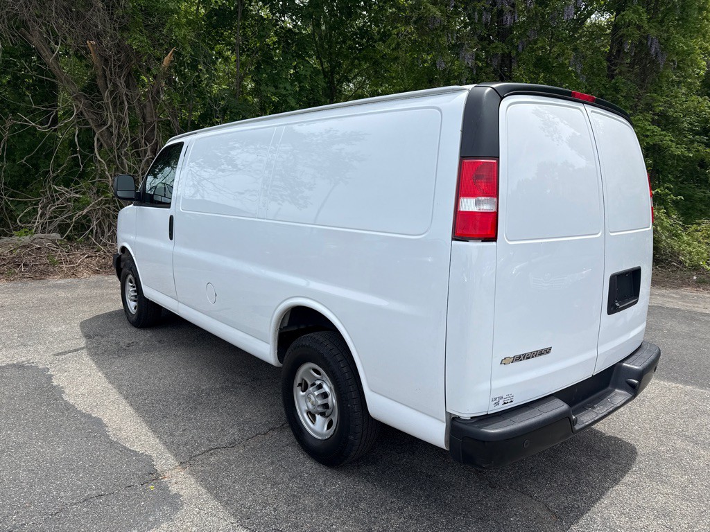 2021 Chevrolet Express Image 4