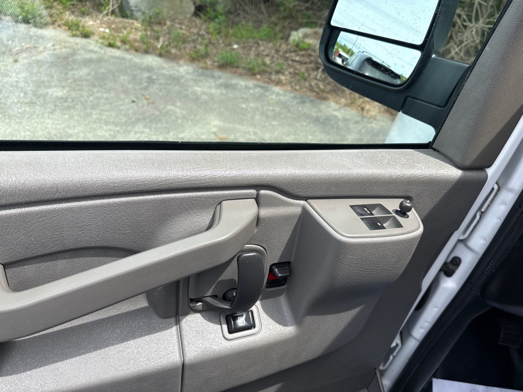 2021 Chevrolet Express Image 6