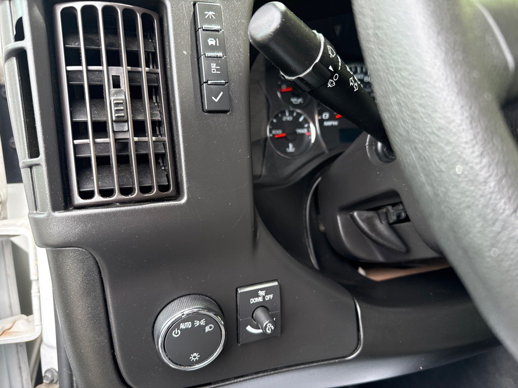 2021 Chevrolet Express Image 7