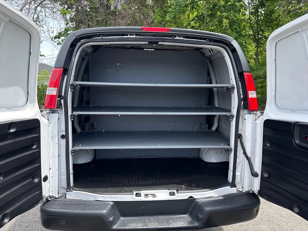 2021 Chevrolet Express Image 20