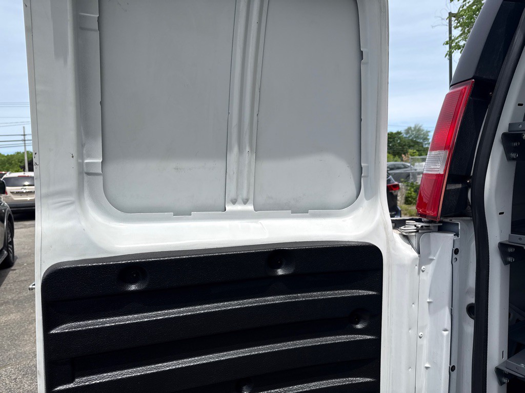2021 Chevrolet Express Image 22