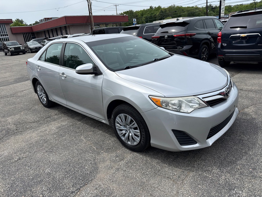 2014 Toyota Camry Image 2