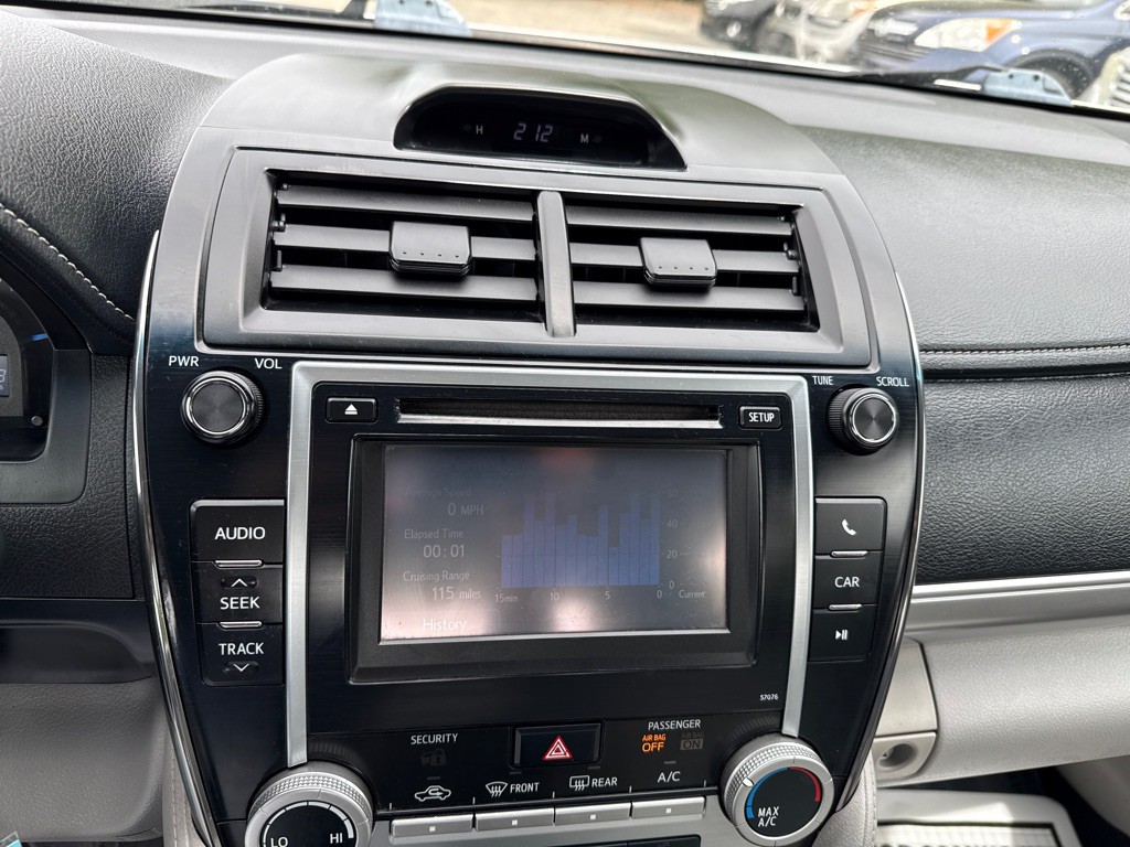 2014 Toyota Camry Image 11