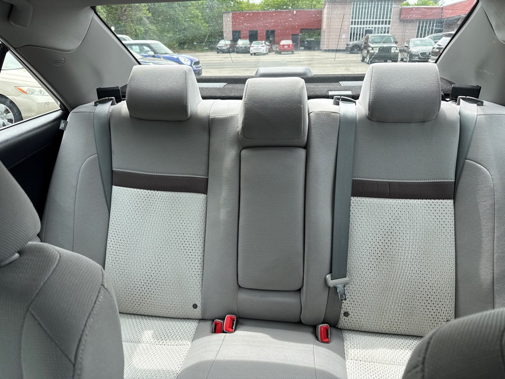 2014 Toyota Camry Image 16
