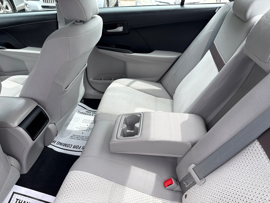 2014 Toyota Camry Image 18