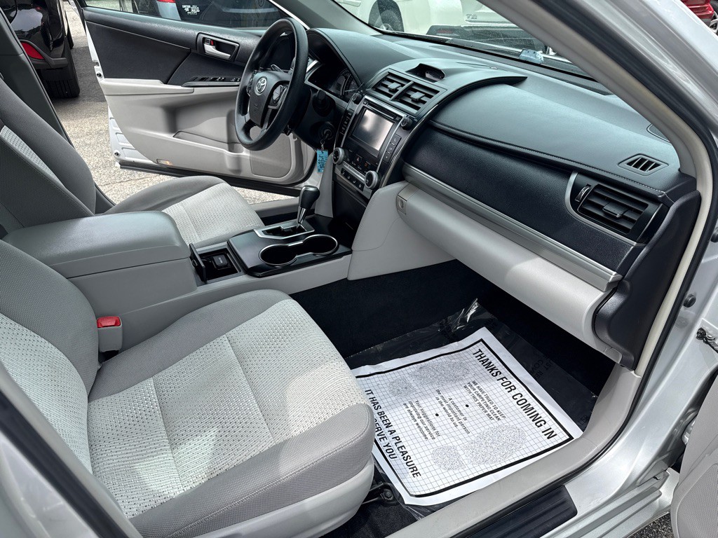 2014 Toyota Camry Image 23