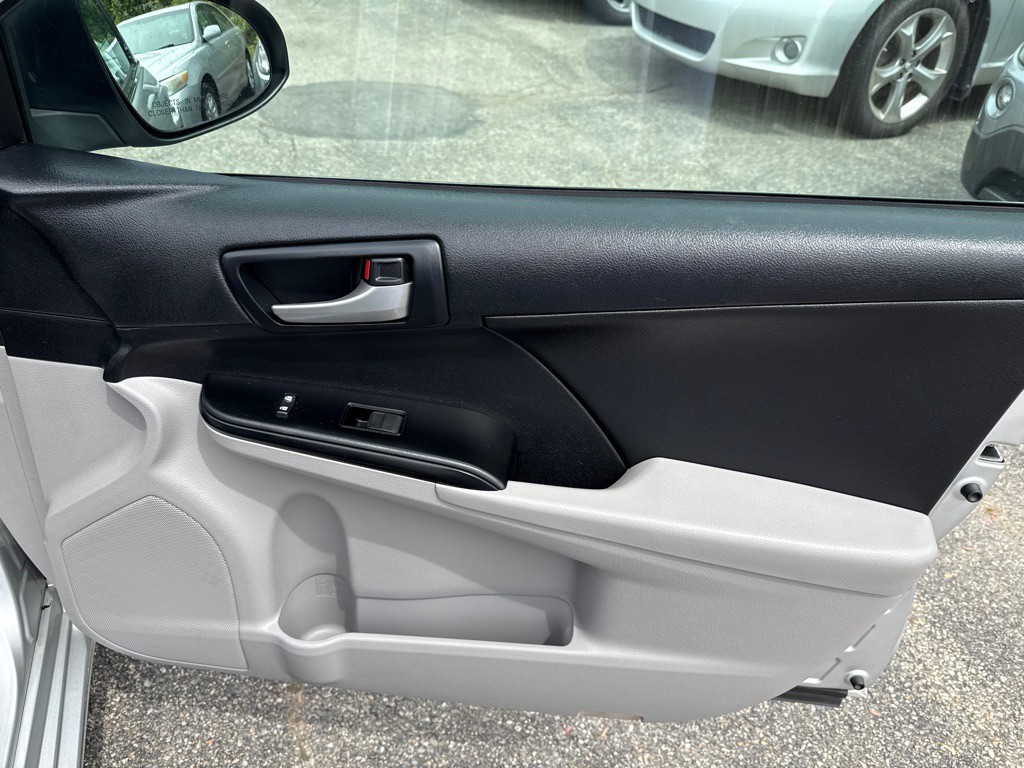 2014 Toyota Camry Image 24